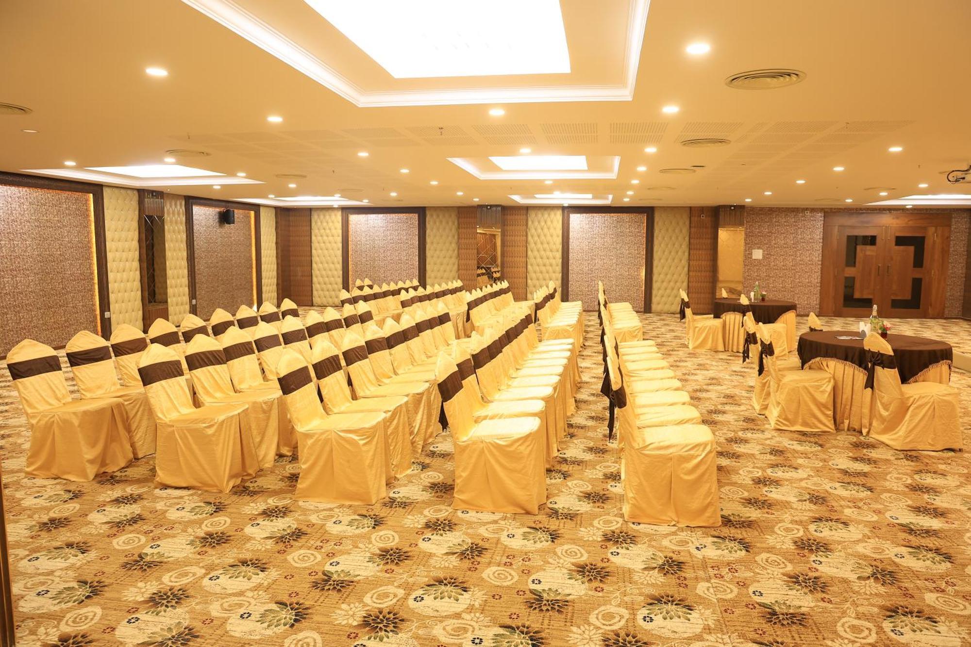 Hotel Anand Grand Hosūr Екстериор снимка