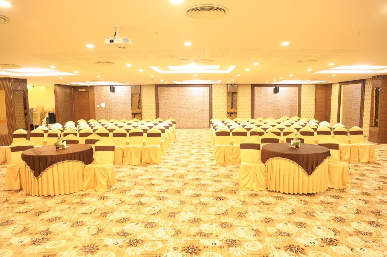Hotel Anand Grand Hosūr Екстериор снимка